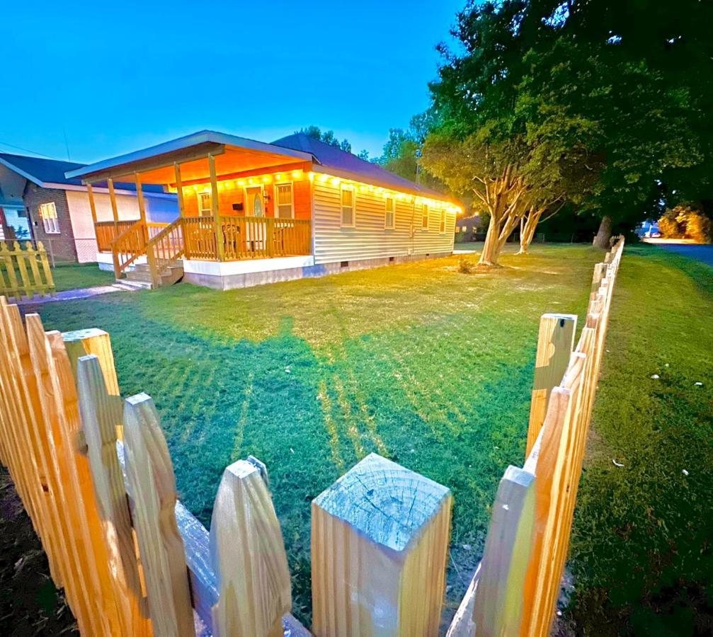 Cottage In Heart Of Colonial Beach, 7 Mins Walk To The Beach Екстер'єр фото